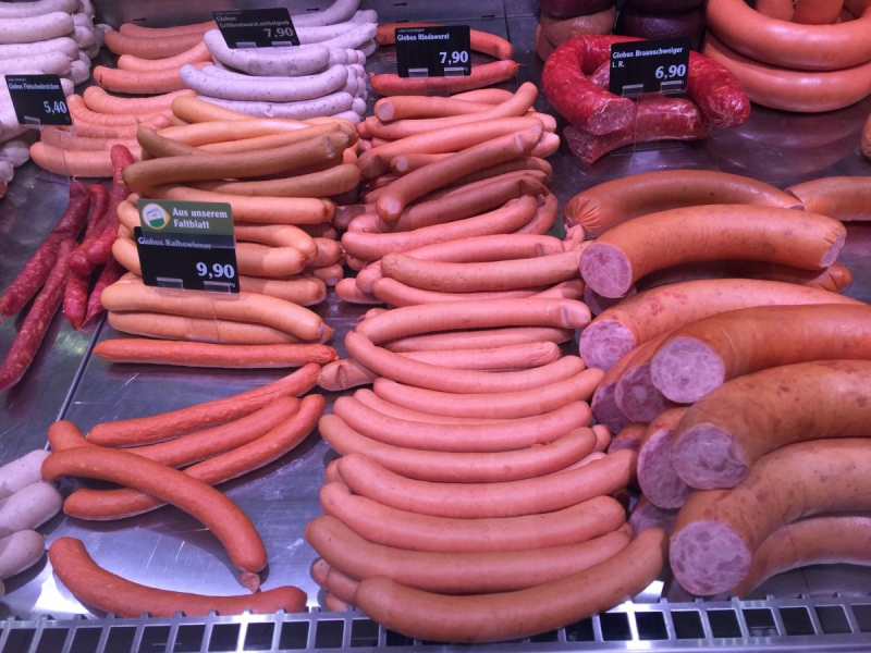 boutique-LA ROQUETTE SUR VAR-min_sausages_meat_butchery-1069321